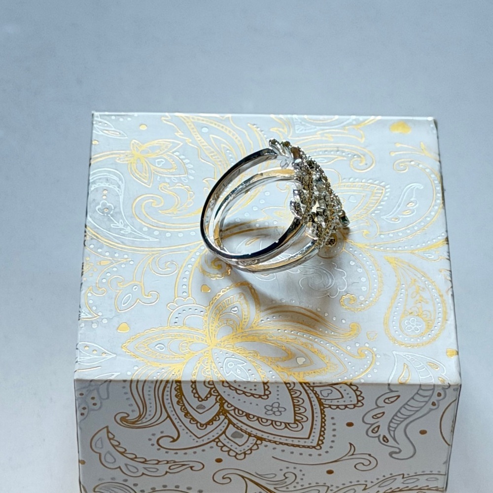 Charter Club Silver Crystal Leaf Ring Size 7 - Picture 2 of 4